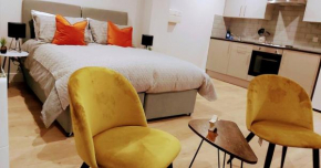Market Haven Kingsize Studios Town Centre with Netflix, Business & Leisure travellers, multiple units available